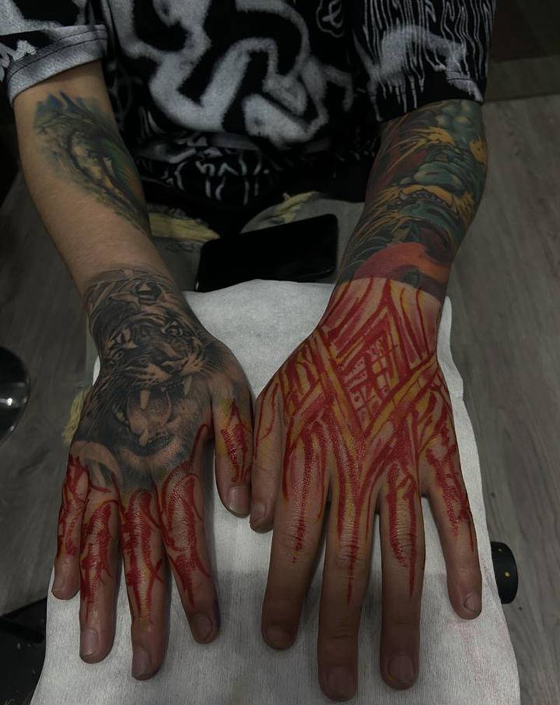 暗黑花体字纹身图片_手臂手部花体字纹身图案