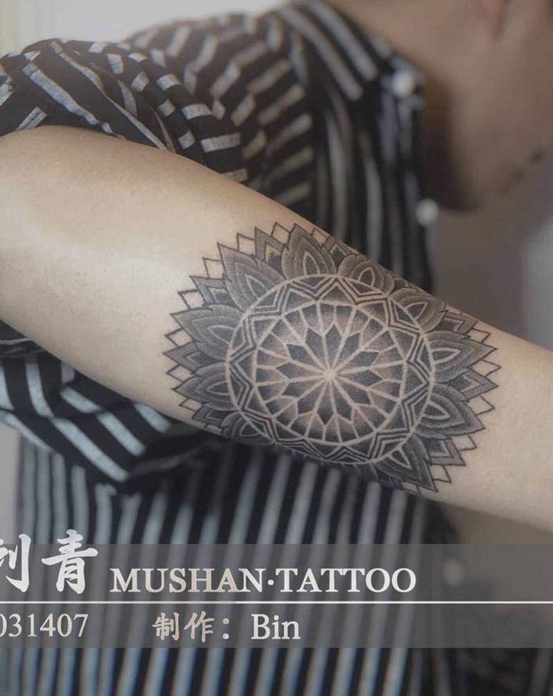 梵花纹身图片_手臂点刺纹身图案