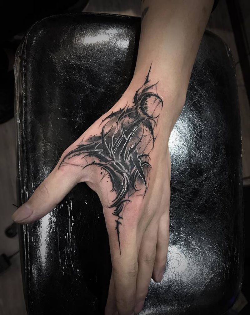 虎口遮盖纹身图片_手部图腾花体字纹身图案