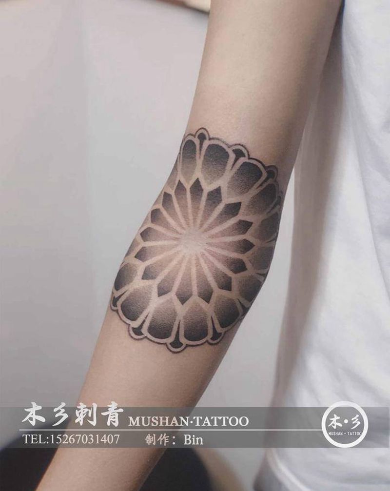 mandala纹身图片_手臂点刺纹身图案