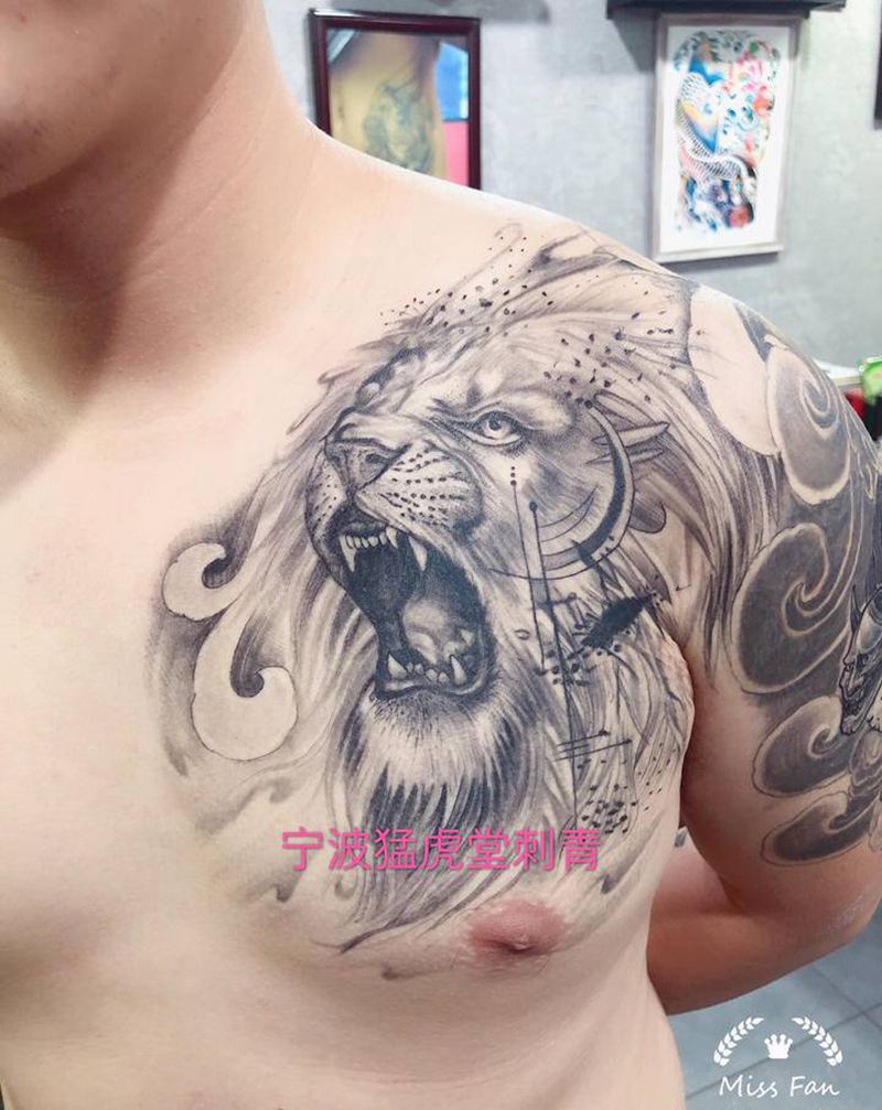 狮子纹身图片_手臂胸部新传统老传统纹身图案