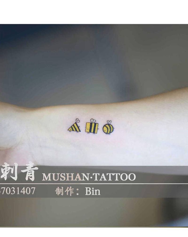 小蜜蜂3连纹身图片_手臂彩色纹身图案