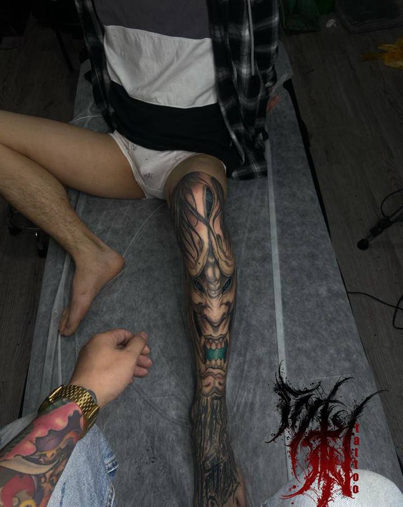 般若纹身图片_腿部花体字纹身图案