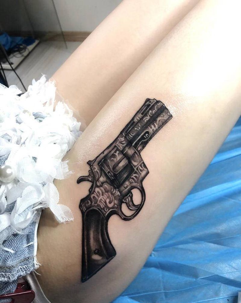 我赌你的枪里没有子弹纹身图片_腿部纹身图案