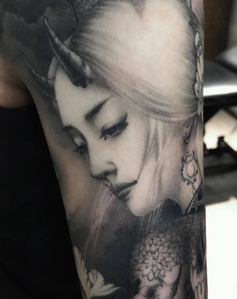 《夜子时》纹身图片_手臂新传统人物今刺古青班若艺伎纹身图案