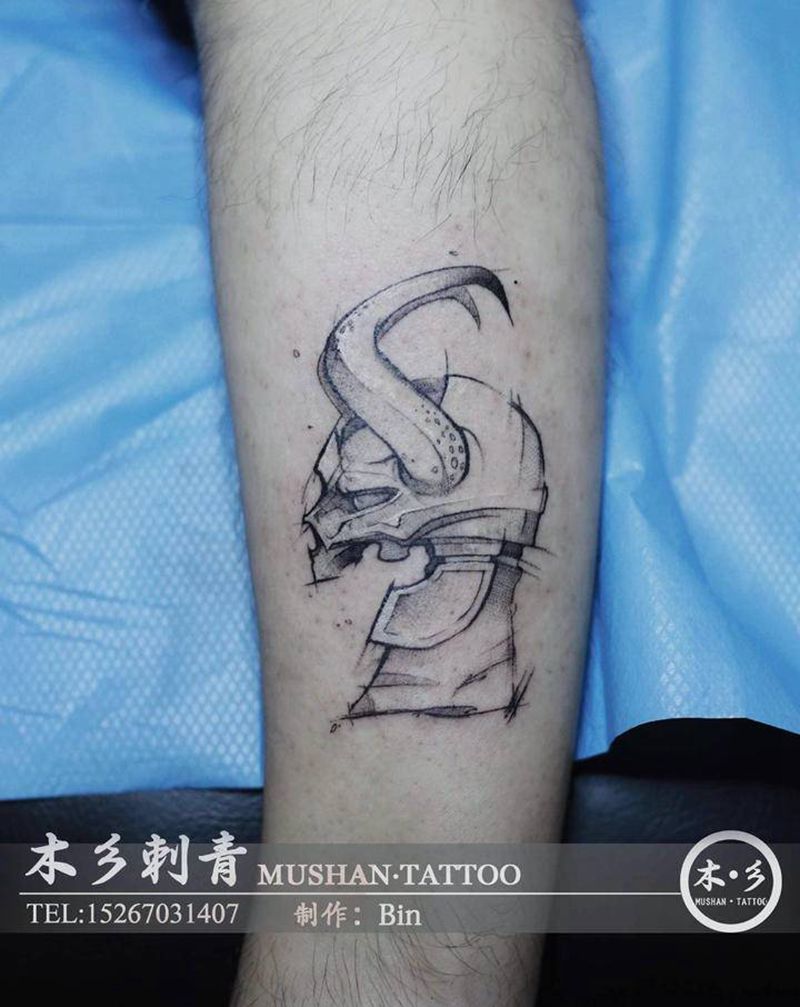 头盔纹身图片_腿部点刺纹身图案