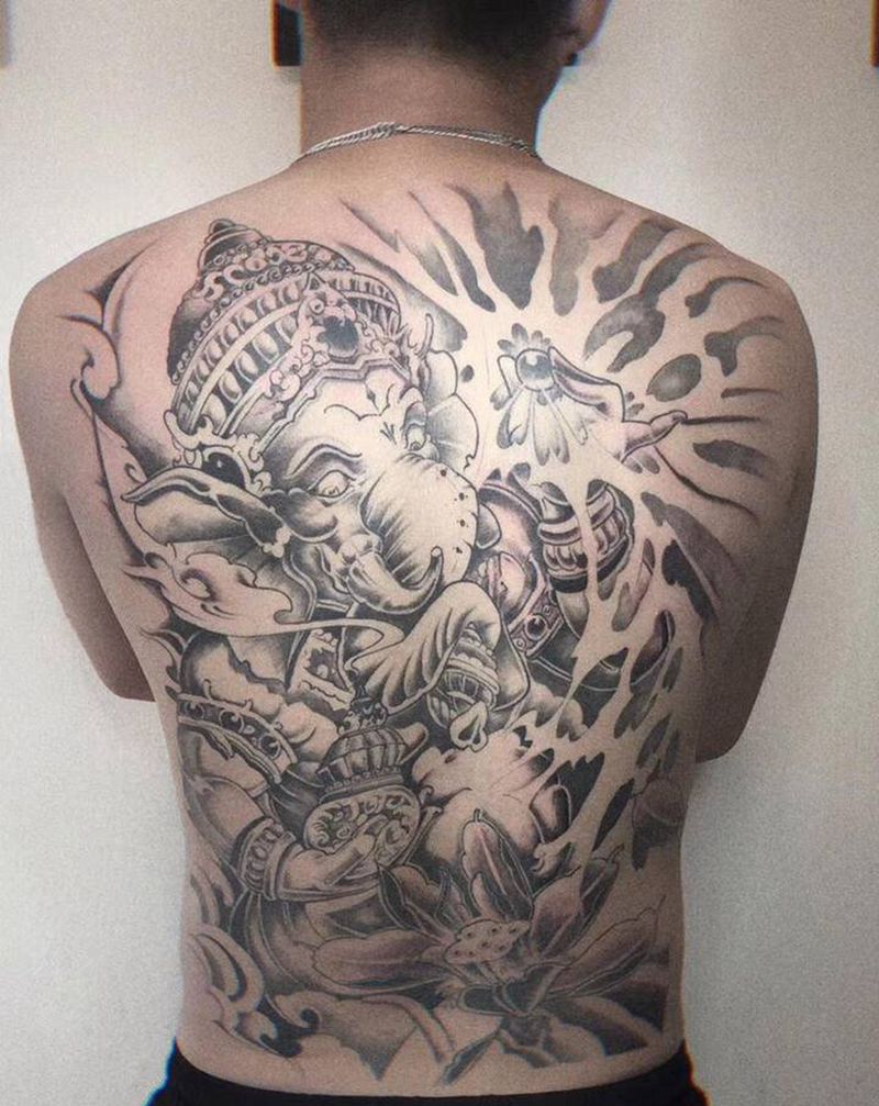 象神纹身图片_背部新传统纹身图案