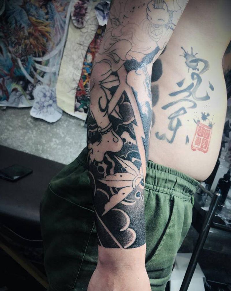 雷神，未完纹身图片_手臂老传统雷神纹身图案