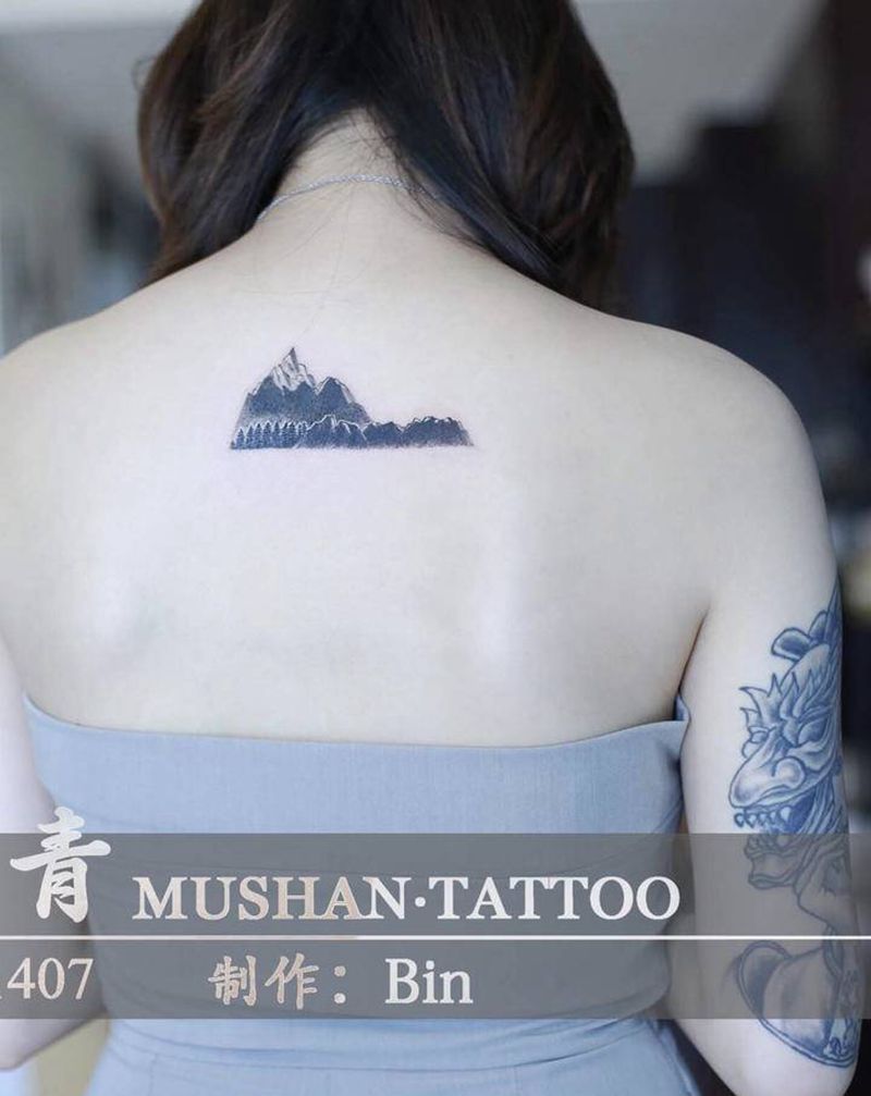 遮盖前男友纹身图片_背部点刺纹身图案