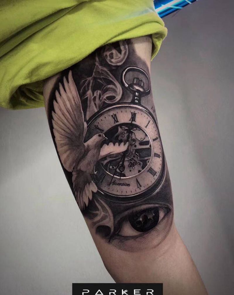 写实时钟纹身图片_手臂欧美写实纹身图案