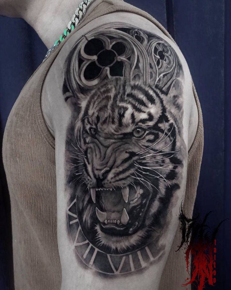 老虎纹身图片_手部欧美写实纹身图案
