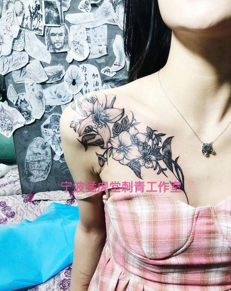 素花纹身图片_手臂胸部老传统新传统纹身图案