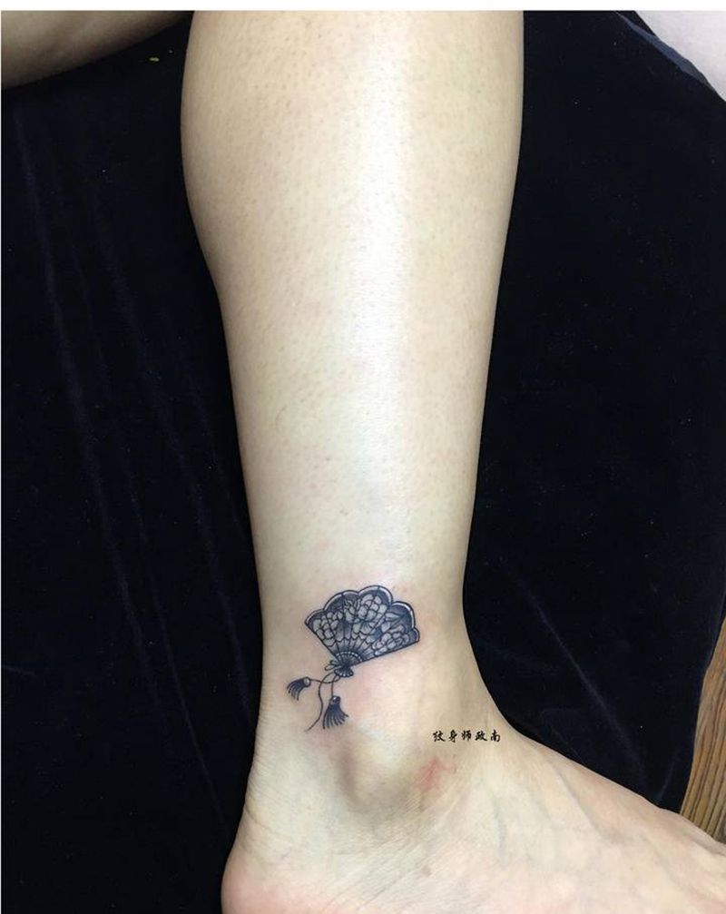 脚踝小图纹身图片_脚部点刺小清新纹身图案