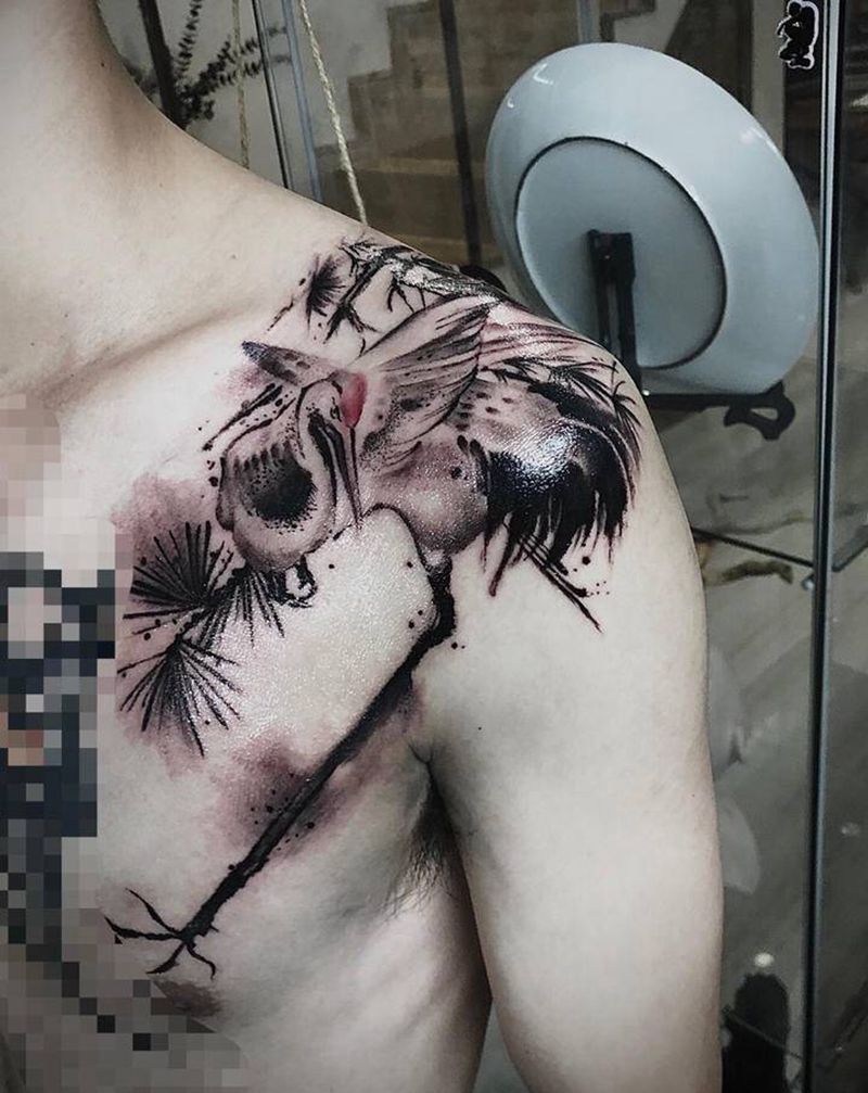 鹤纹身图片_肩部水墨纹身图案