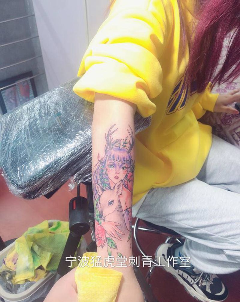 鹿女纹身图片_胸部手臂老传统新传统纹身图案