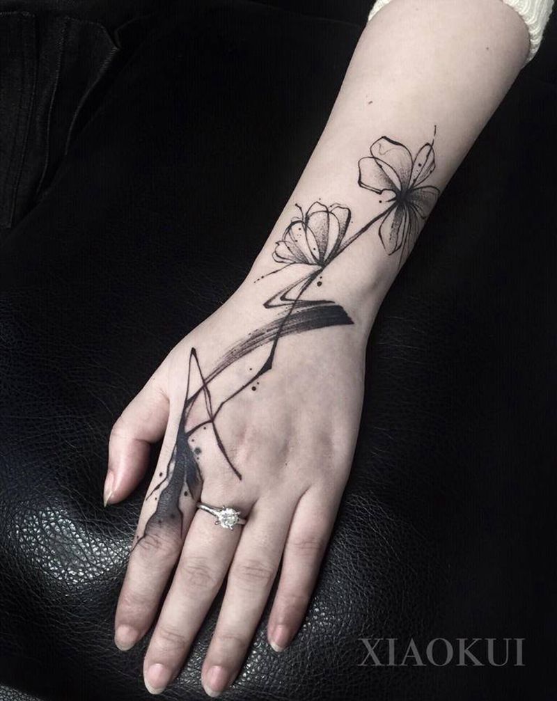 遮盖纹身图片_手部花卉 抽象纹身图案