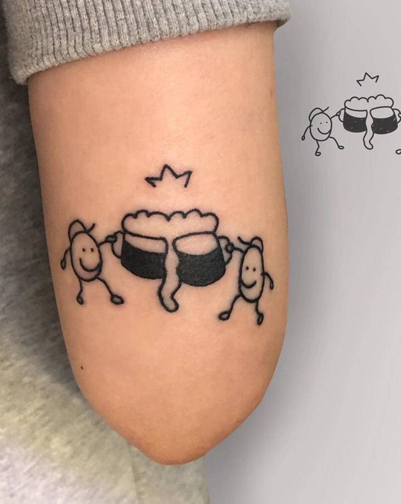 喝啤酒的小豆豆纹身图片_手臂简约可爱小图极简纹身图案