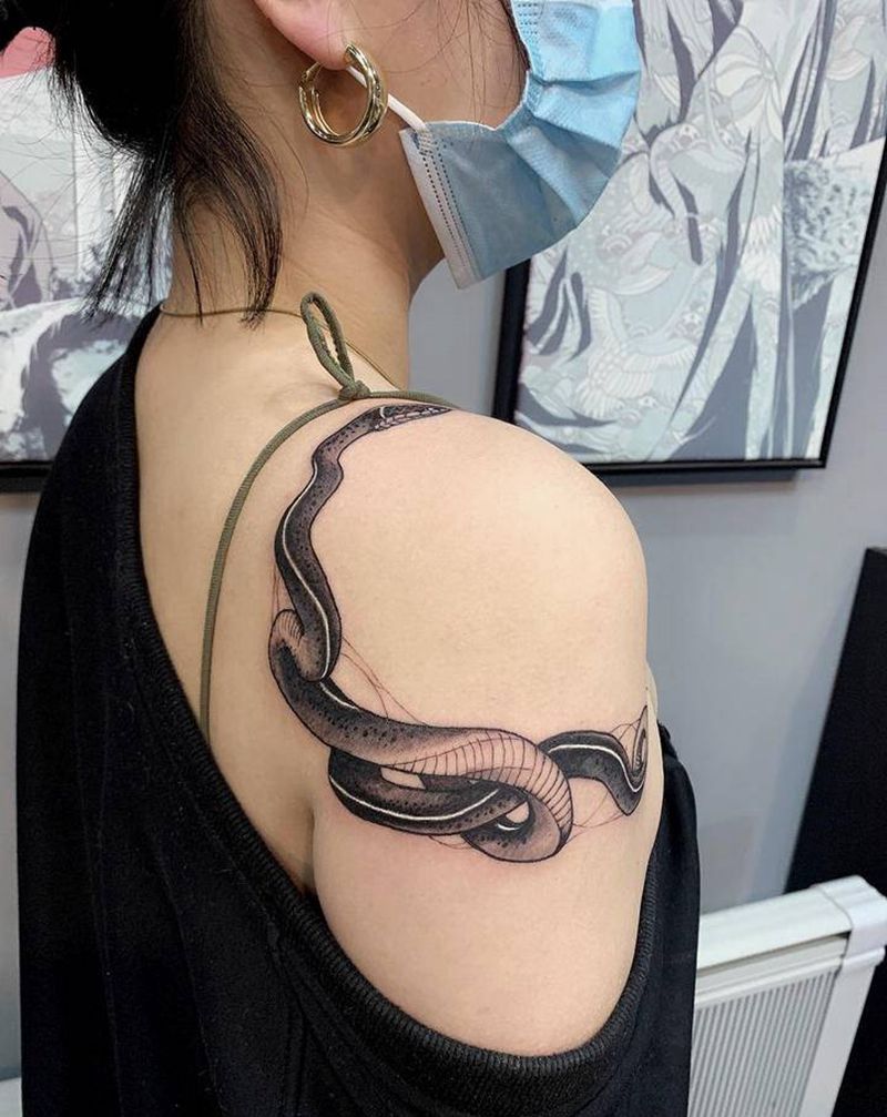 肩头蛇纹身纹身图片_肩部手臂欧美写实图腾纹身图案
