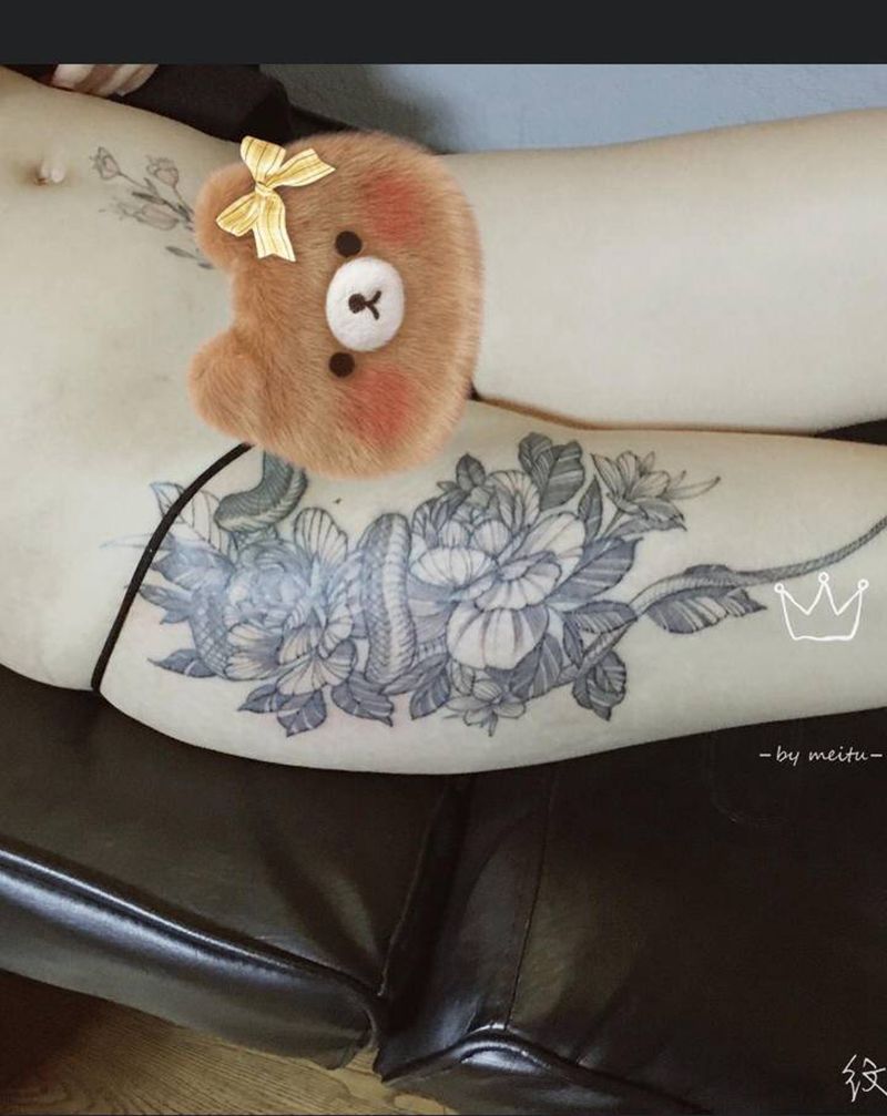 大腿素花 蛇纹身图片_腿部点刺素花蛇纹身图案