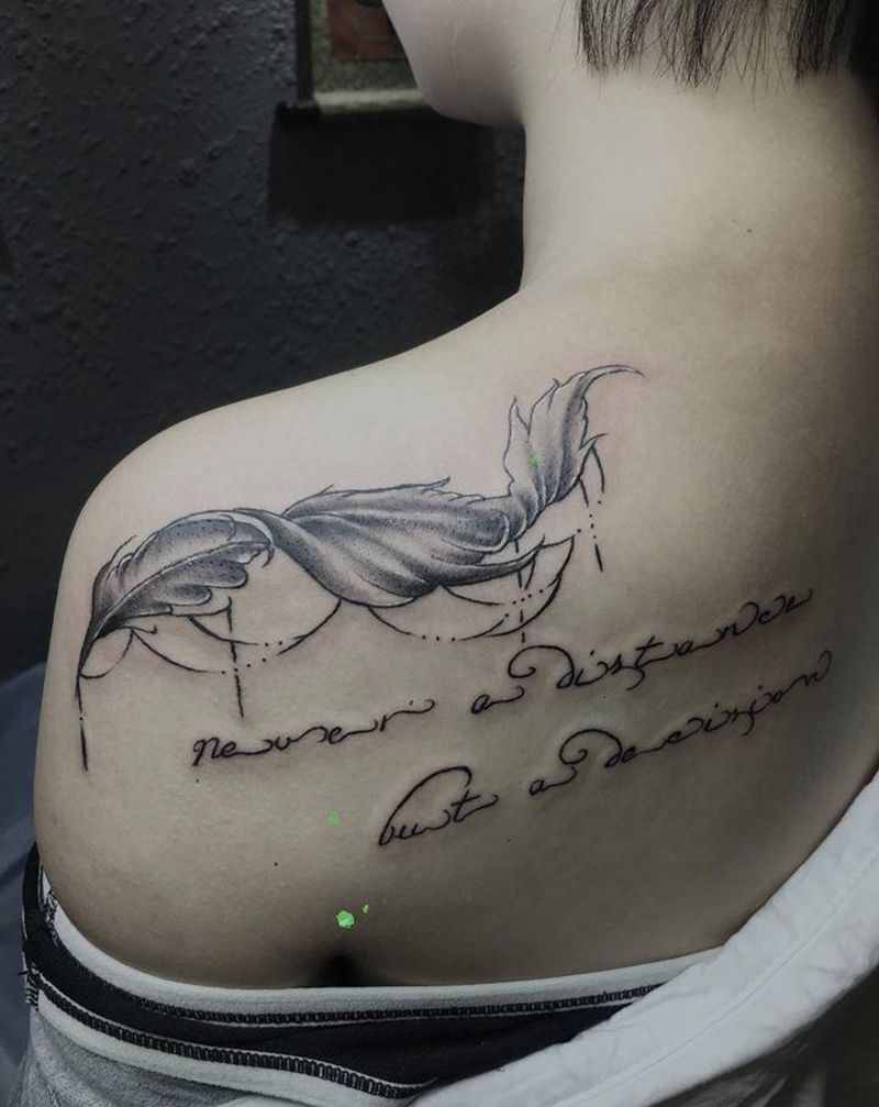 羽毛纹身图片_背部羽毛纹身图案