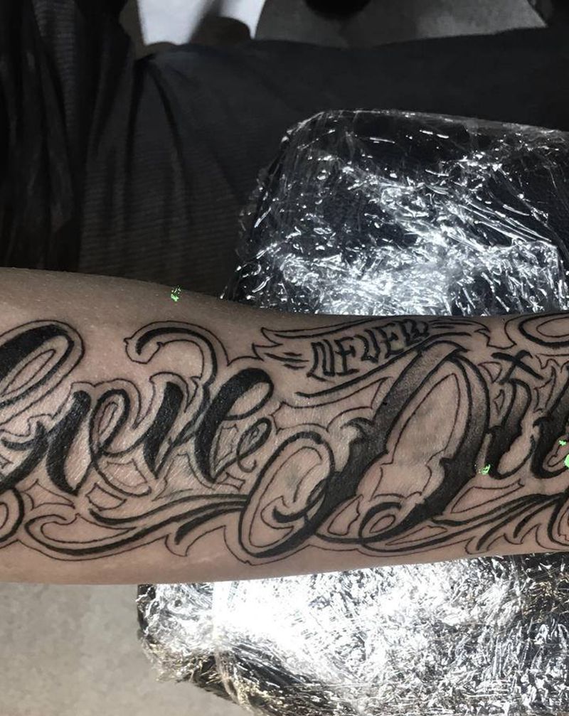 花体字纹身图片_手部花体字花体字纹身图案