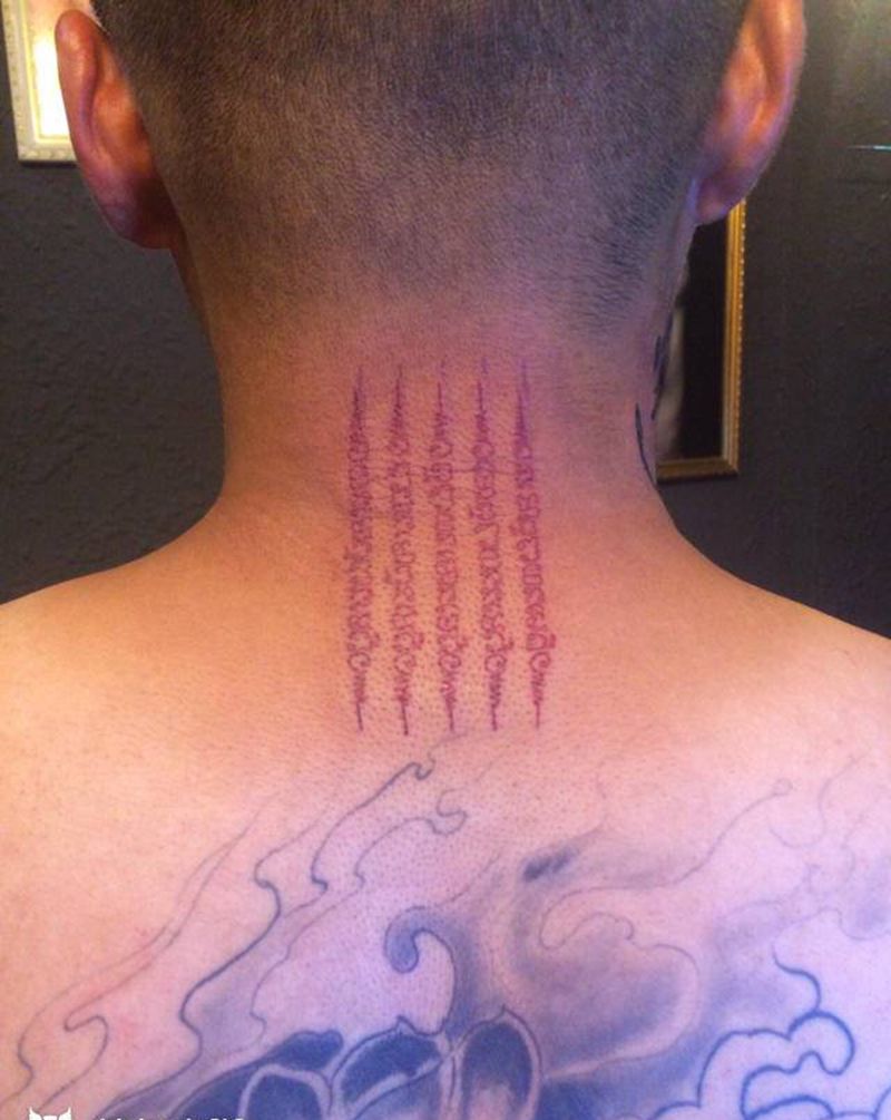 忘记叫啥了纹身图片_颈部图腾文字纹身图案