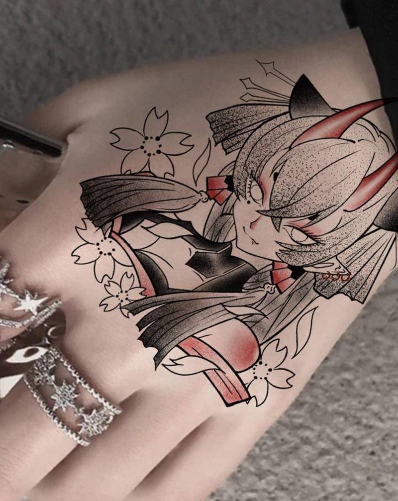 手背桃花妖纹身手稿纹身图片_手部纹身图案