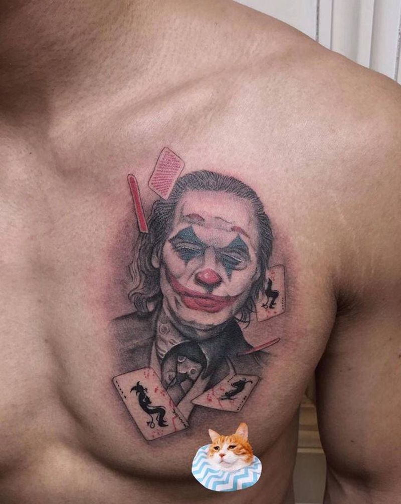 小丑纹身图片_胸部欧美写实纹身图案