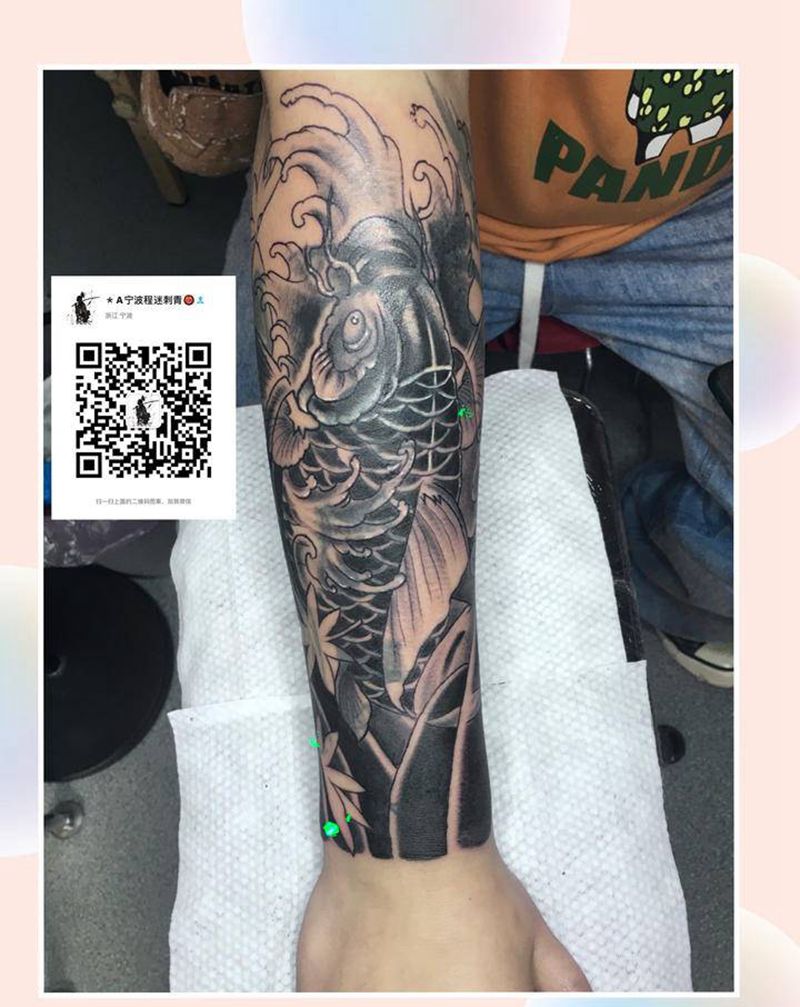 遮盖久纹身纹身图片_手臂老传统新传统鲤鱼纹身图案