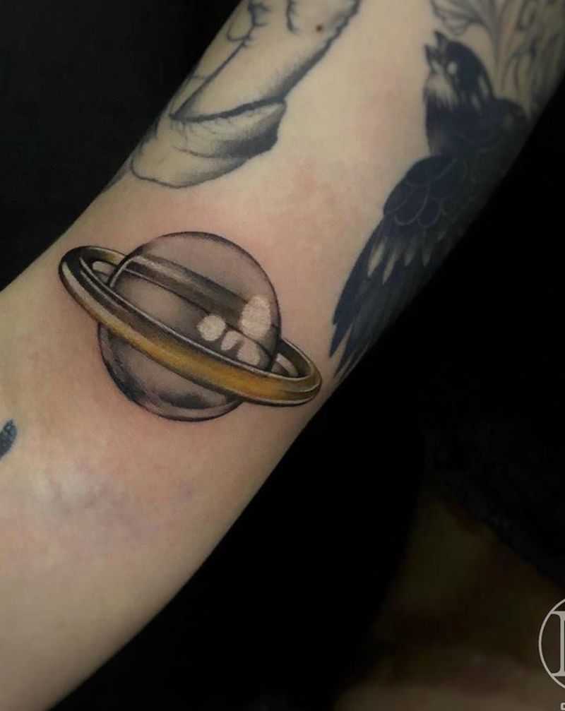 水晶星球纹身图片_手臂点刺纹身图案