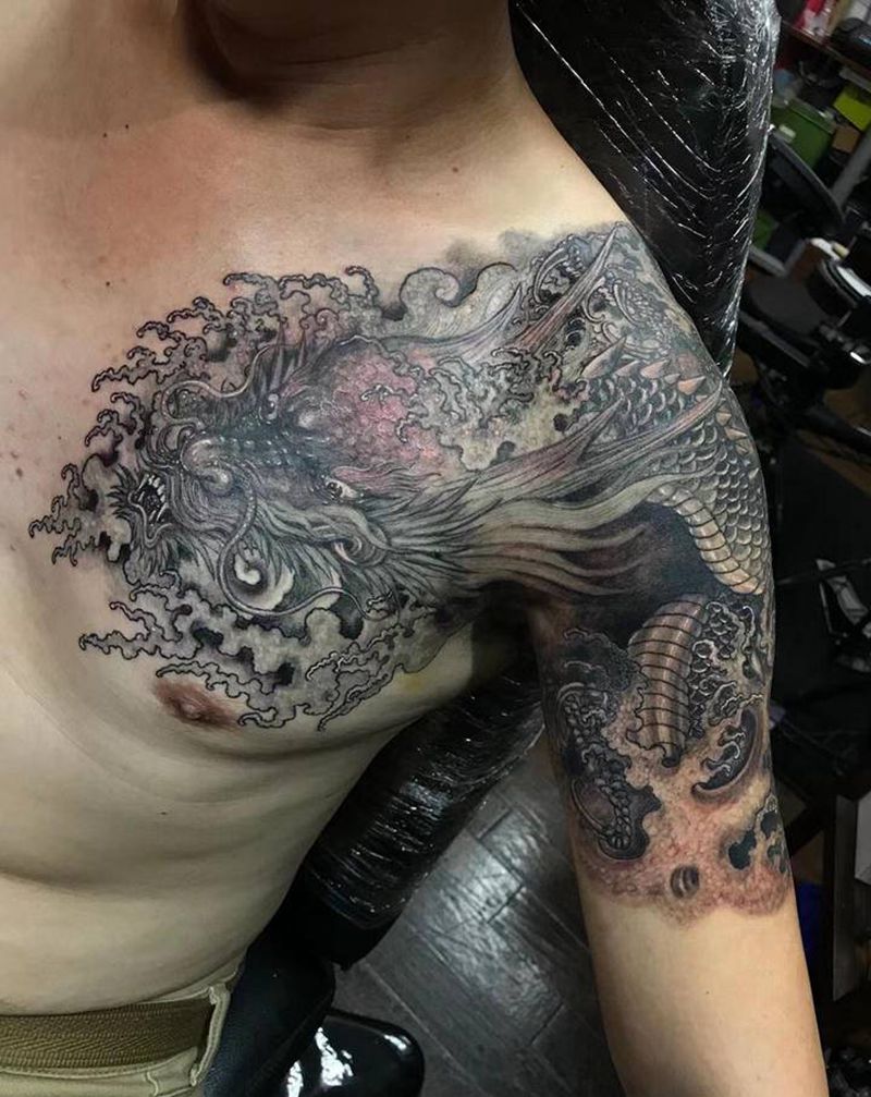 龙纹身图片_手臂胸部老传统纹身图案