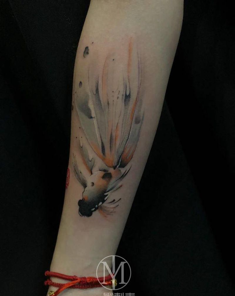 水墨鱼纹身图片_手臂水彩水墨纹身图案