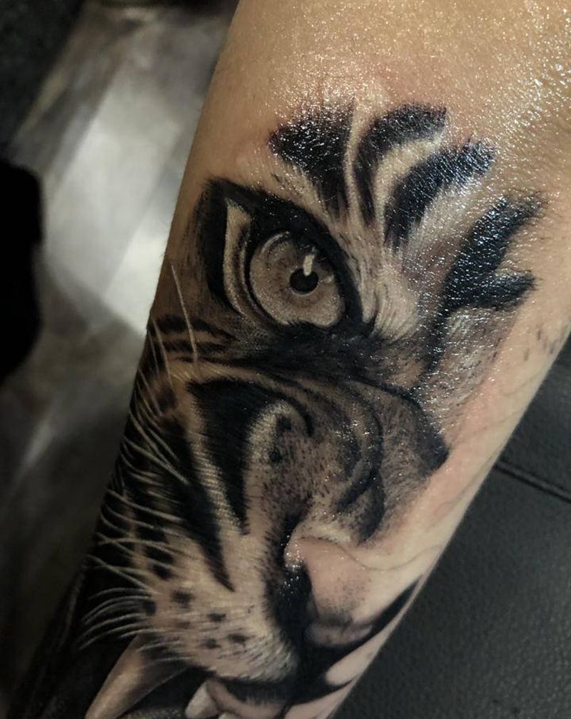 写实狮子纹身图片_手臂欧美写实纹身图案