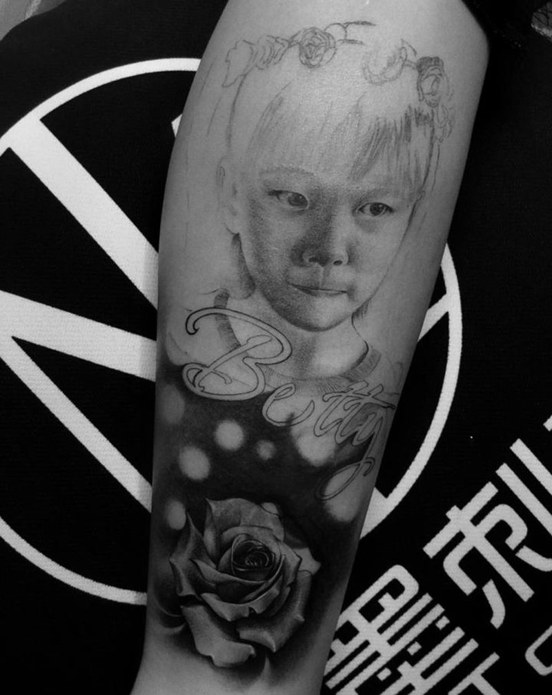 妈妈的爱纹身图片_腿部欧美写实纹身图案