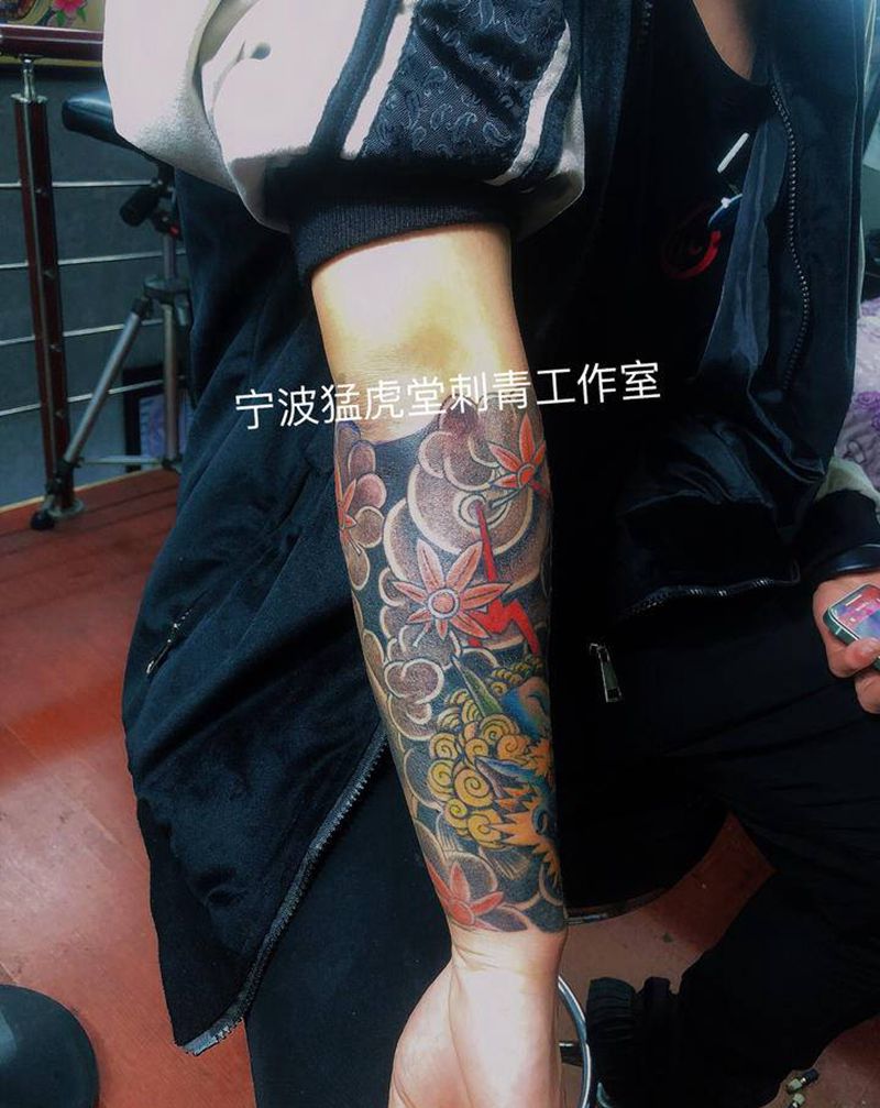 包小臂纹身图片_手臂腿部老传统纹身图案