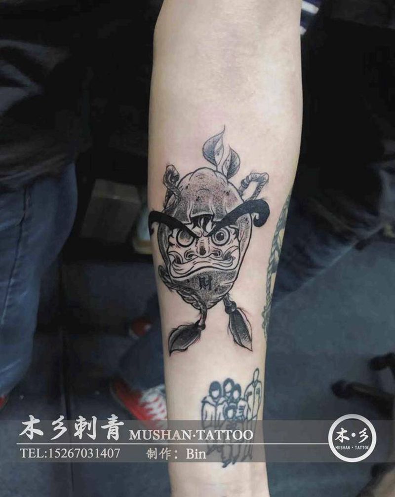 发财达摩纹身图片_手臂点刺纹身图案