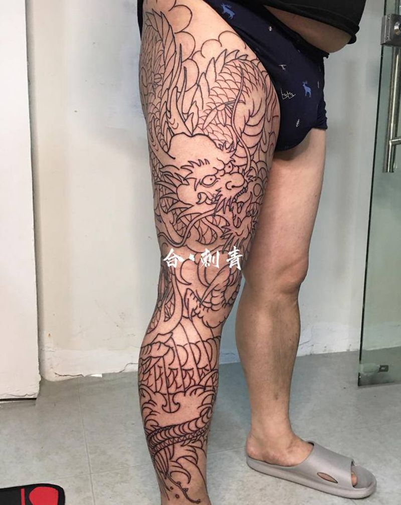 老传统花腿纹身图片_腿部老传统龙纹身图案