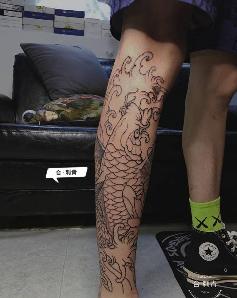 鲤鱼包小腿纹身图片_腿部老传统新传统鱼纹身图案