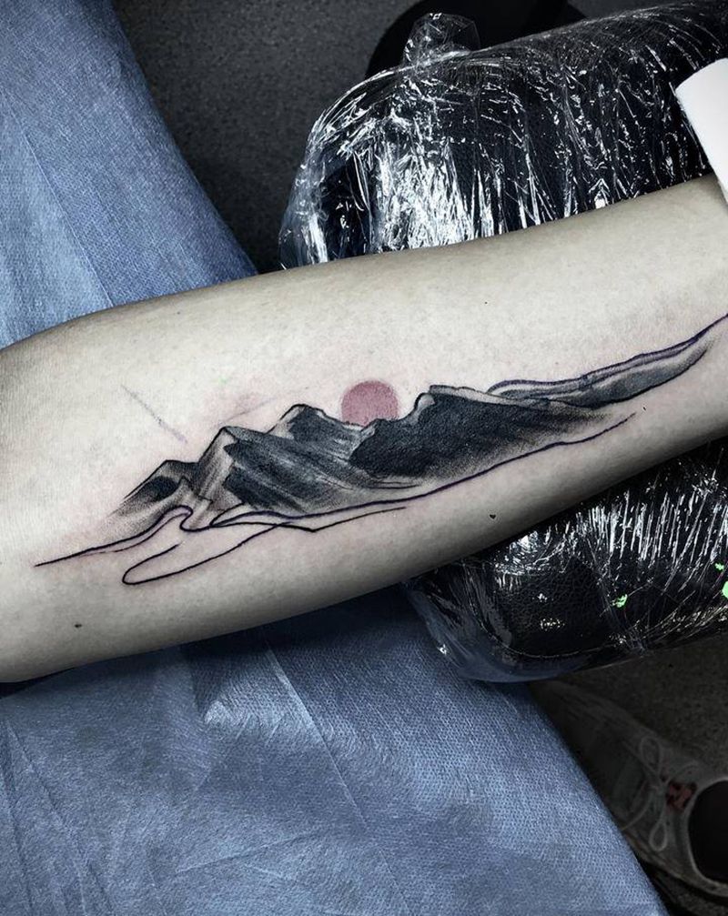 山群纹身图片_手部图腾水墨山遮盖纹身图案