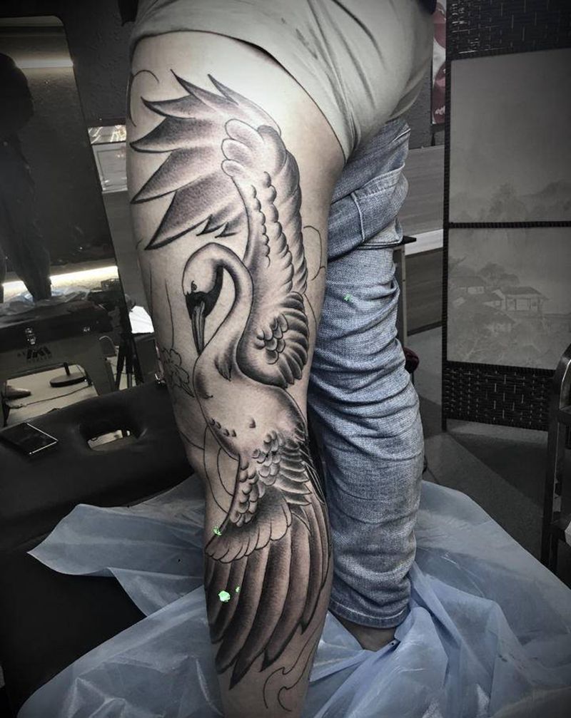 鹤纹身图片_腿部老传统鹤纹身图案