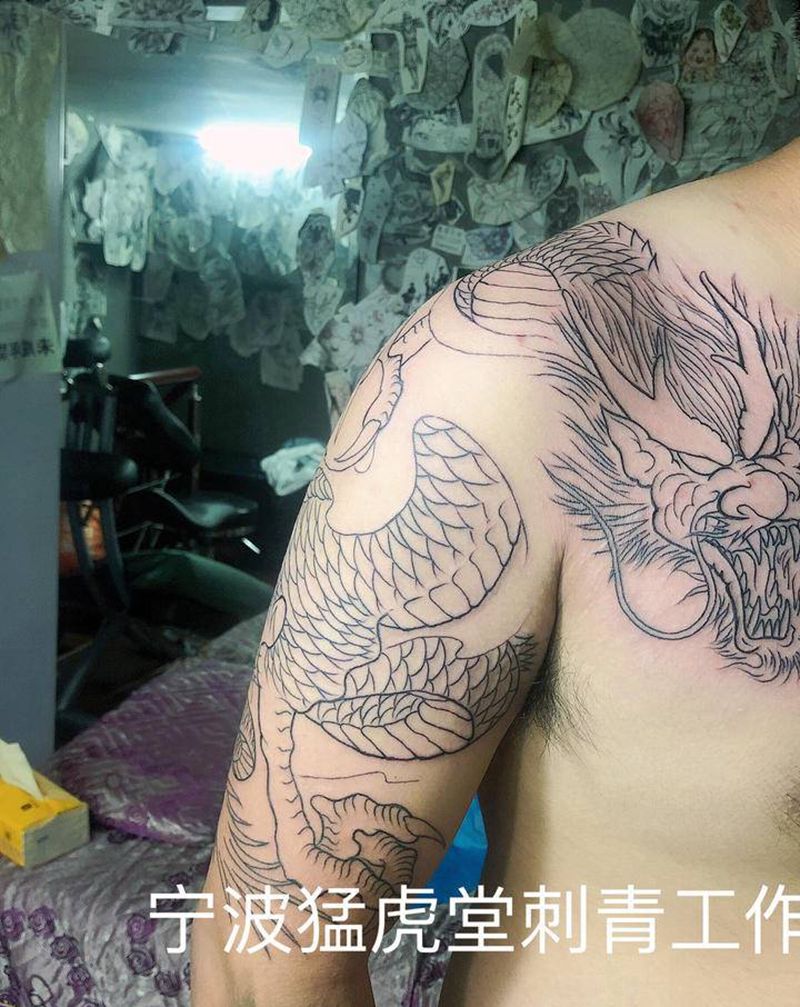 龙纹身图片_手臂胸部老传统新传统纹身图案