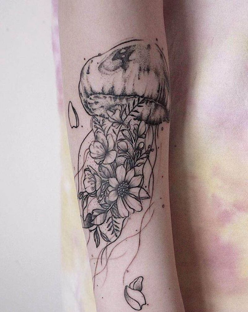 水母纹身图片_手臂点刺纹身图案