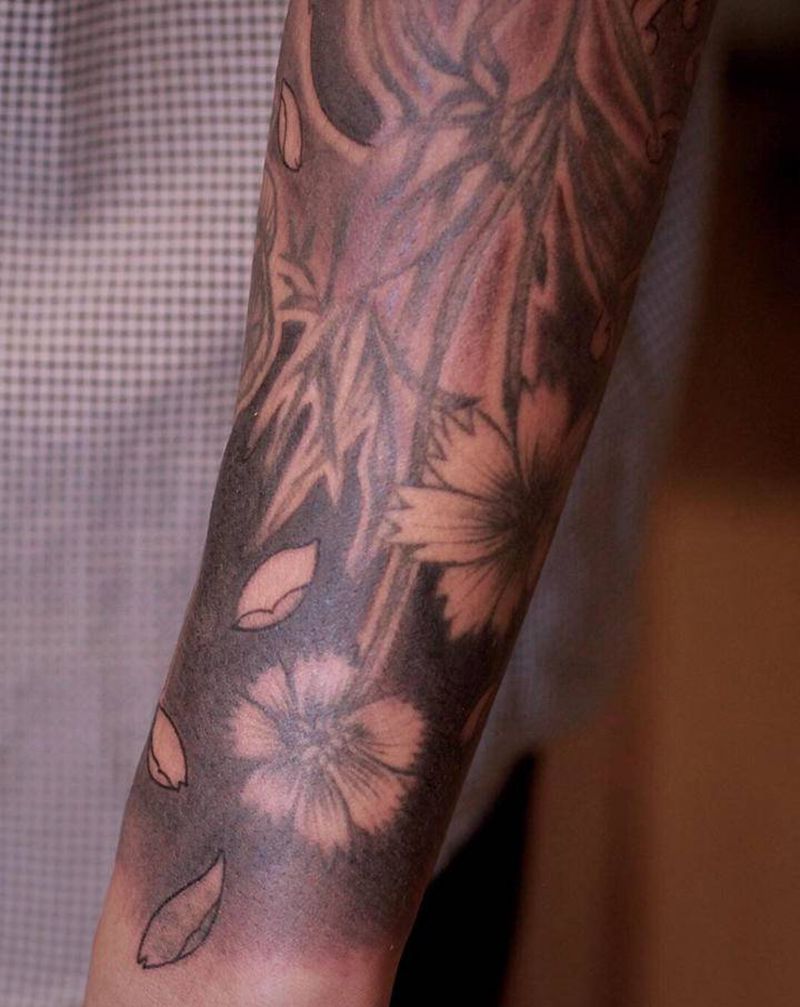 修改包小臂纹身图片_臀部新传统纹身图案