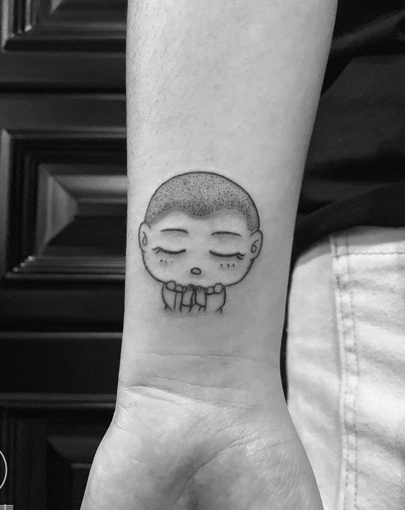 小光头纹身图片_手臂点刺纹身图案