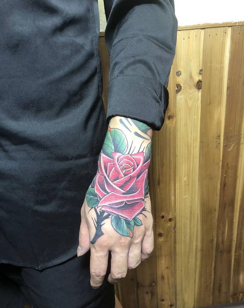 手背玫瑰纹身图片_手部New School纹身图案