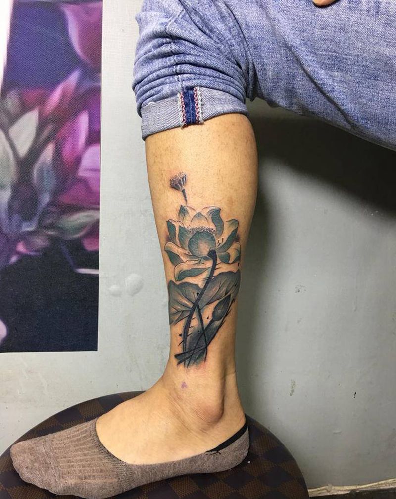 水墨荷花遮盖老纹身纹身图片_腿部水墨纹身图案