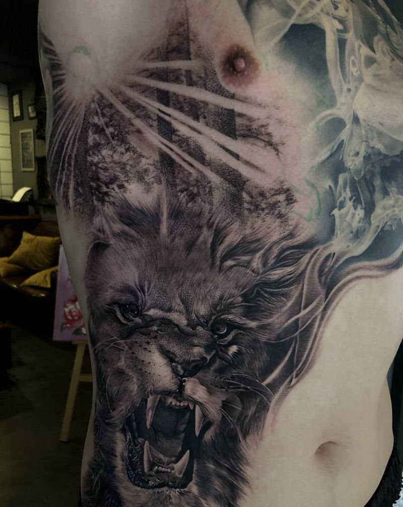 狮王纹身图片_腹部腰部欧美写实纹身图案