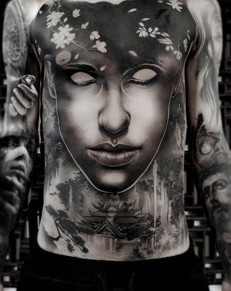 不同风格的结合纹身图片_胸部欧美写实水墨纹身图案
