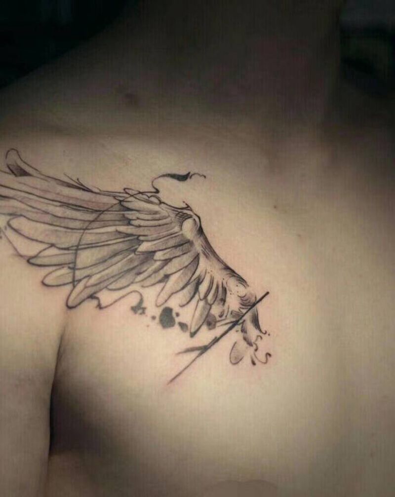 梦的翅膀纹身图片_胸部纹身图案