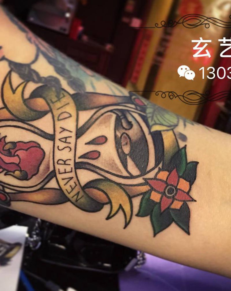 沙漏纹身图片_手臂Old School纹身图案